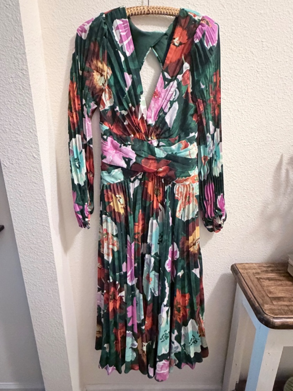 🌸 Maeve Anthropologie Pleated Floral Midi Dress Green V-Neck Size 8 Like New - Picture 3 of 9